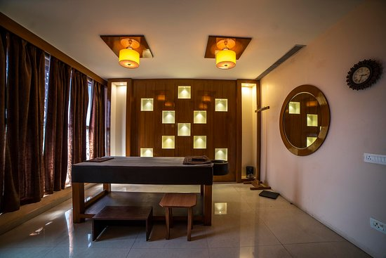hotel with a salon and spa in Dehradun