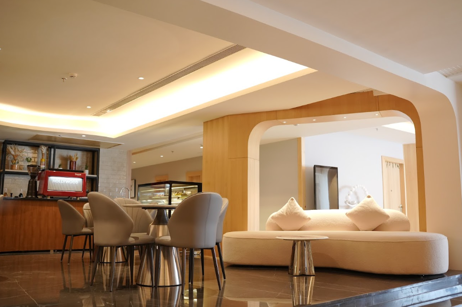 Best Café Near ISBT Dehradun for Coffee, Food & Relaxation: Golden Leaf Cafe